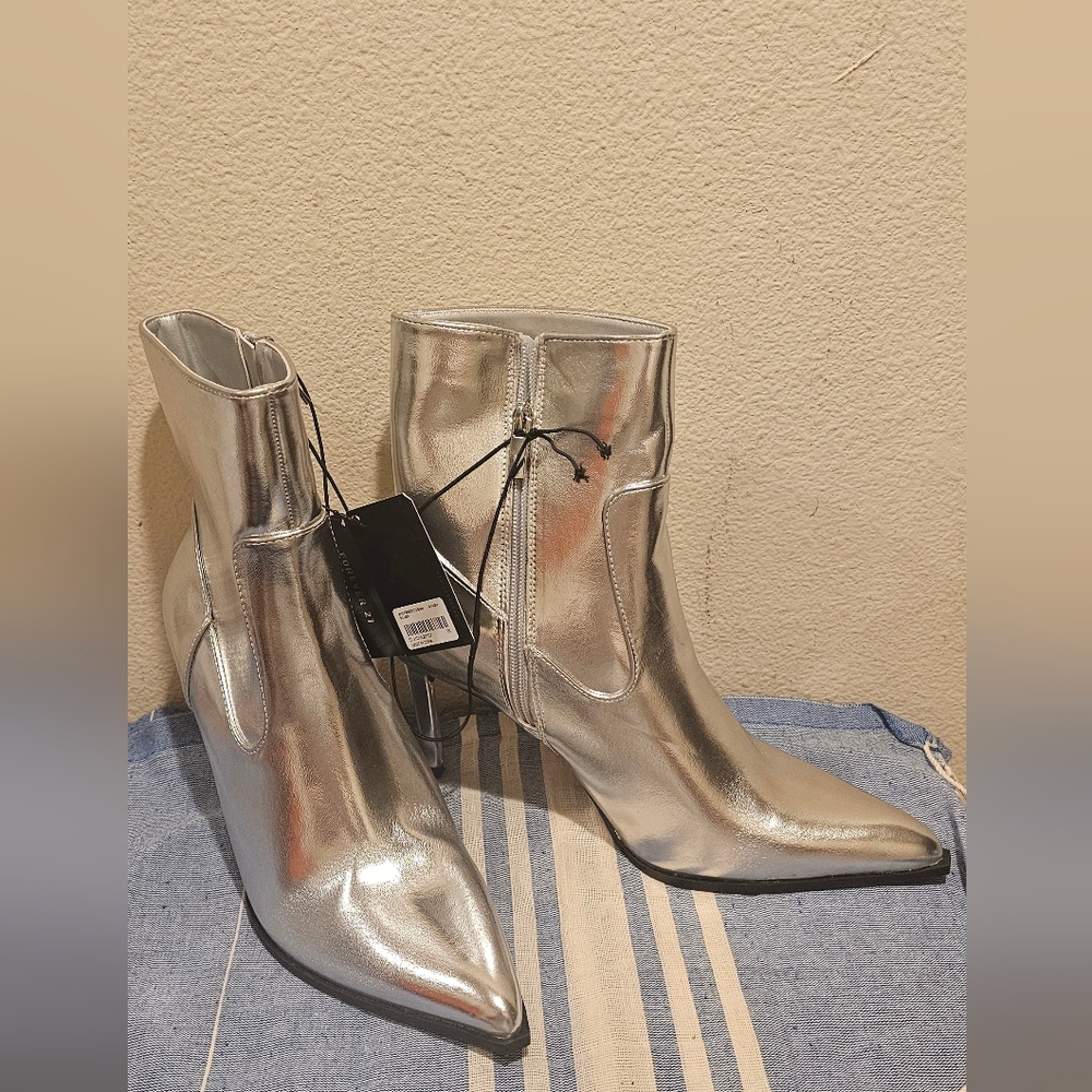 Forever 21 Silver Womens Pointed Toe Ankle Boots - Brand Unknown